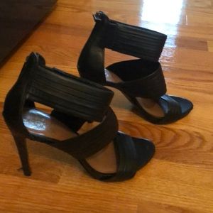 Vine Camuto black thick strapped heels